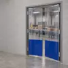 Маятниковая распашная двустворчатая эластичная дверь из ПВХ 210*140